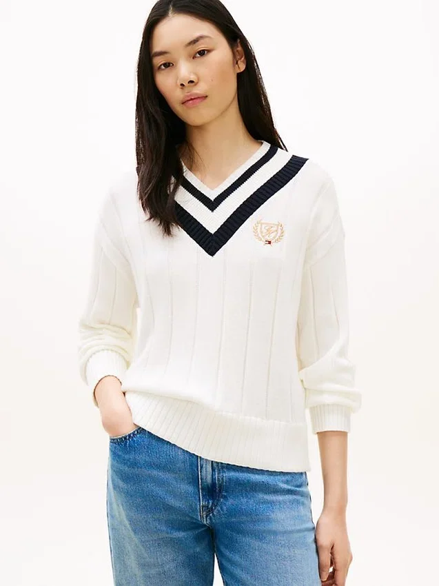 Laurel Leaf Logo Cricket Sweater Laurel Leaf Logo Cricket Sweater