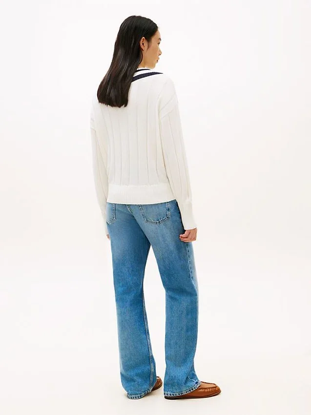 Laurel Leaf Logo Cricket Sweater Laurel Leaf Logo Cricket Sweater