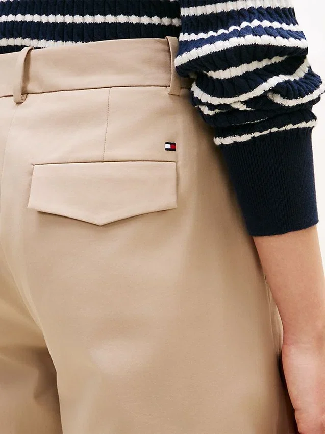 Pleated Twill Barrel Chino Pleated Twill Barrel Chino