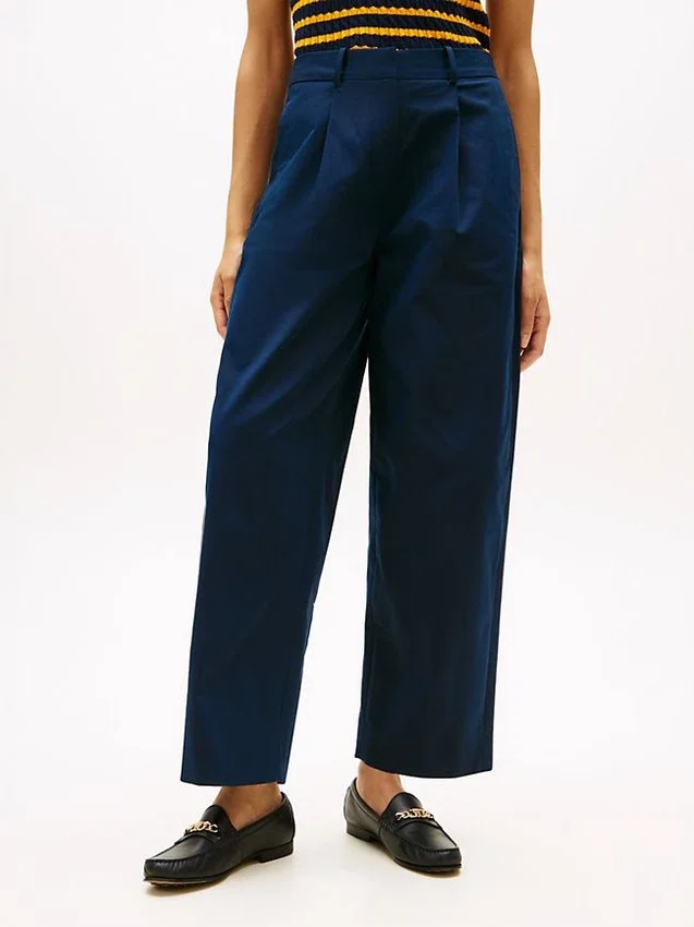 Pleated Twill Barrel Chino Pleated Twill Barrel Chino