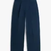 Pleated Twill Barrel Chino Pleated Twill Barrel Chino