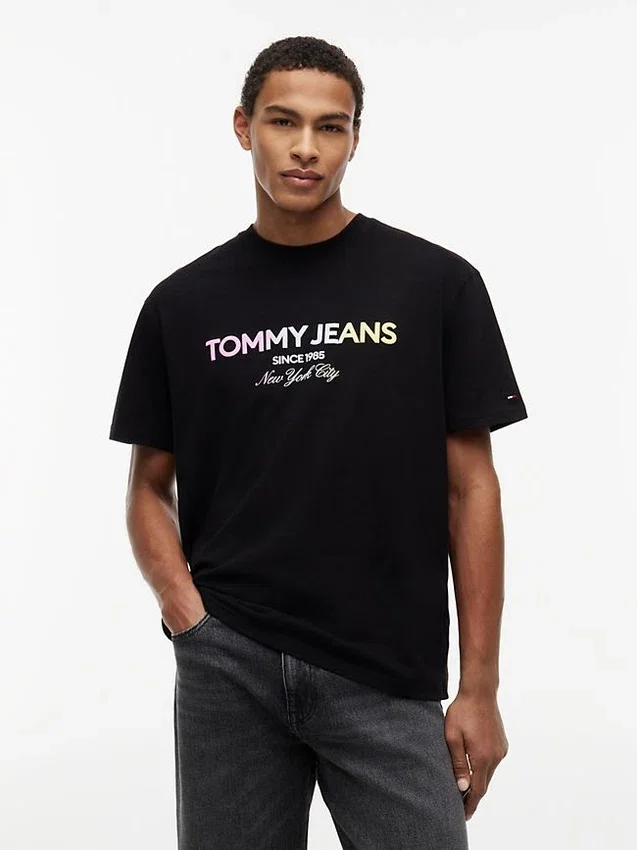 Tommy Jeans Gradient Logo T-Shirt Tommy Jeans Gradient Logo T-Shirt