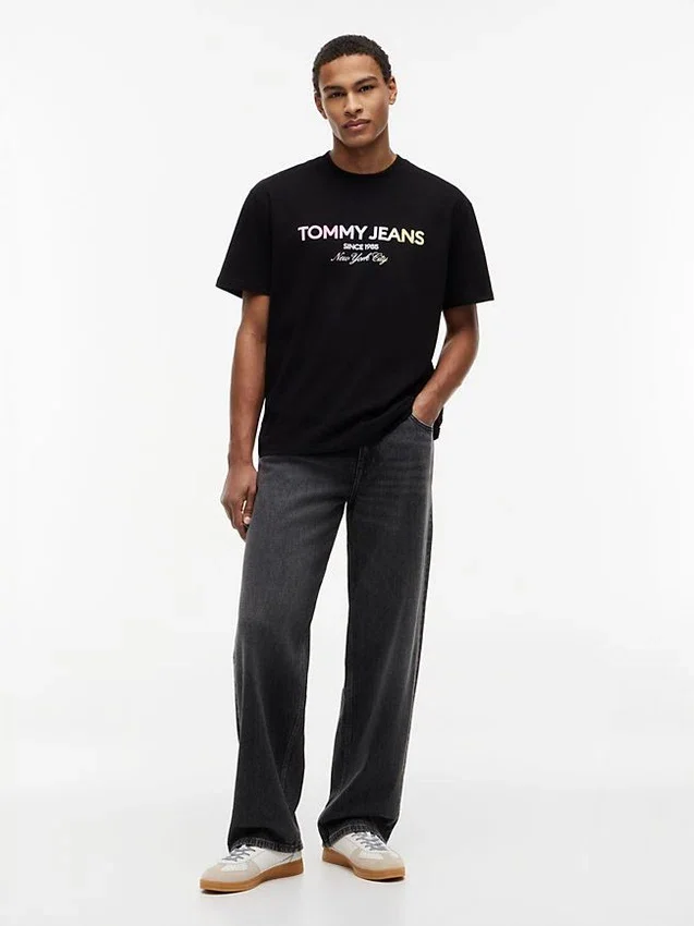 Tommy Jeans Gradient Logo T-Shirt Tommy Jeans Gradient Logo T-Shirt