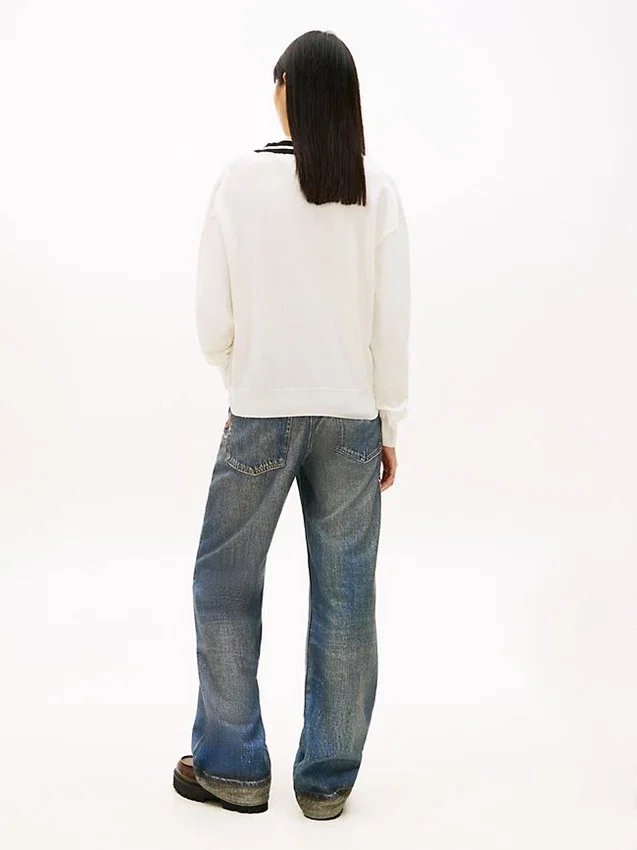 Tommy Jeans Relaxed Fit V-Neck Sweater Tommy Jeans Relaxed Fit V-Neck Sweater